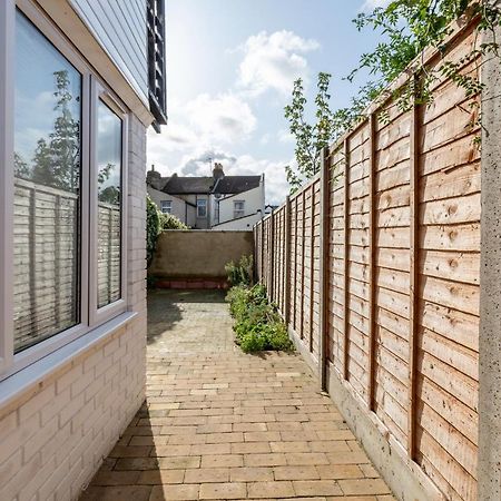 2 Bedrooms Serviced Apartment Excel Exhibition Centre, O2 Arena, Stratford Olympic City, Forest Gate, Central Londra Esterno foto