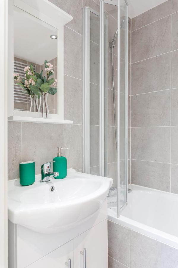 2 Bedrooms Serviced Apartment Excel Exhibition Centre, O2 Arena, Stratford Olympic City, Forest Gate, Central Londra Esterno foto
