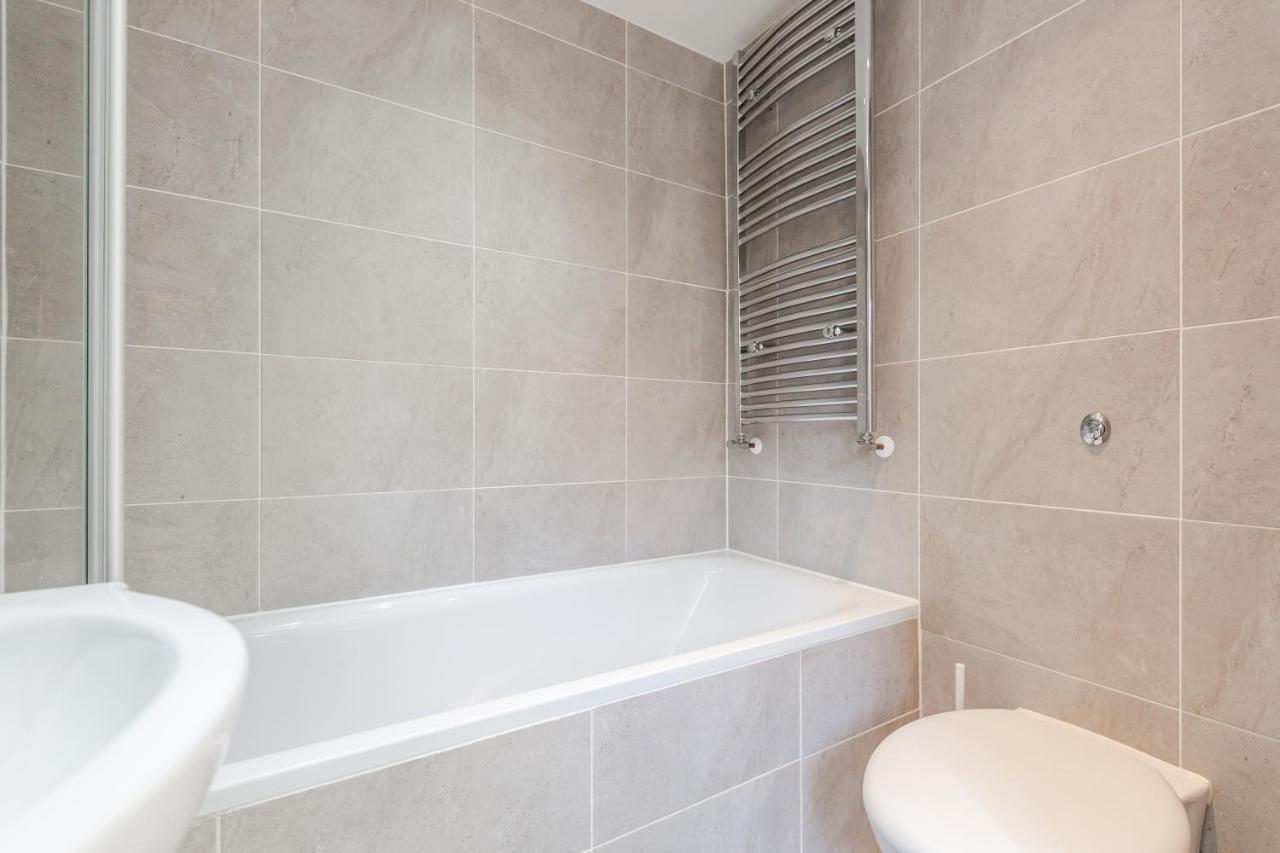 2 Bedrooms Serviced Apartment Excel Exhibition Centre, O2 Arena, Stratford Olympic City, Forest Gate, Central Londra Esterno foto