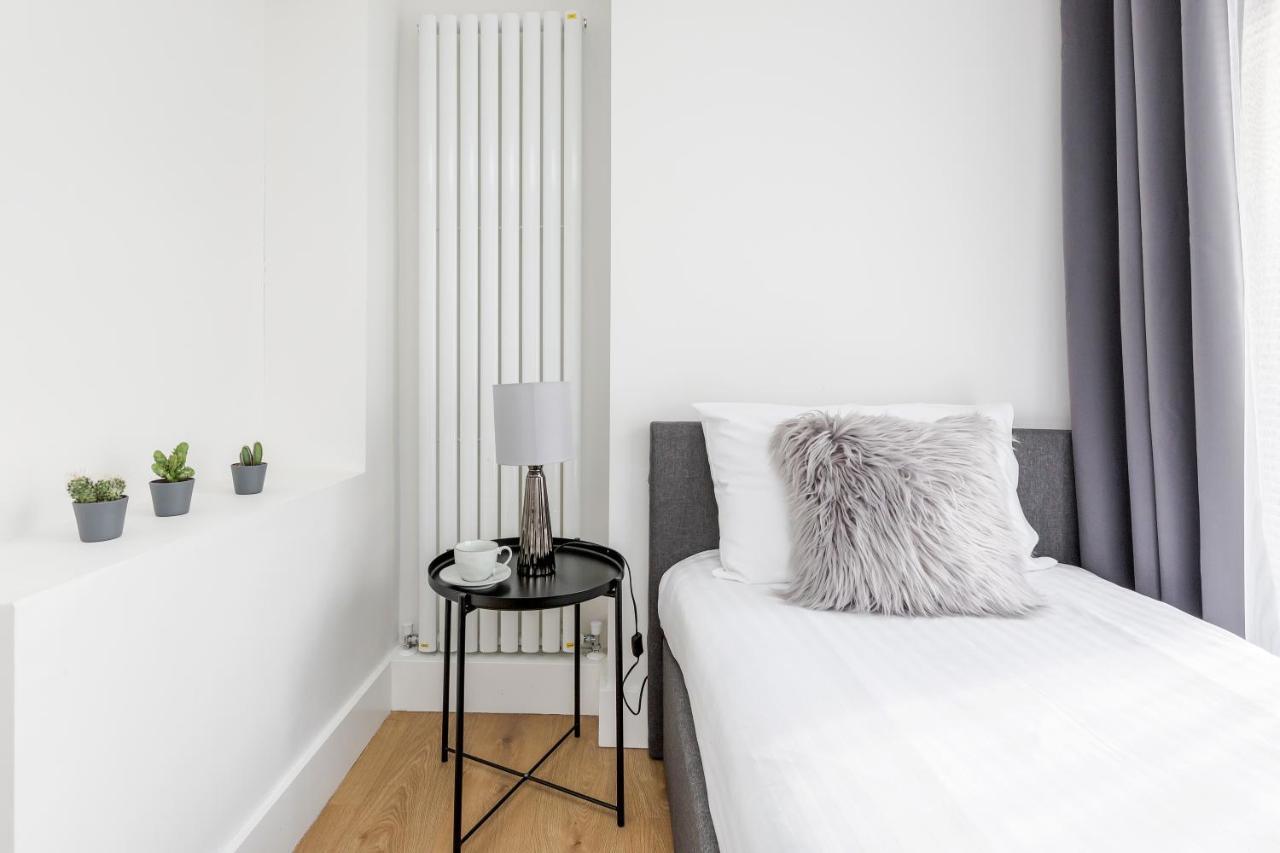 2 Bedrooms Serviced Apartment Excel Exhibition Centre, O2 Arena, Stratford Olympic City, Forest Gate, Central Londra Esterno foto